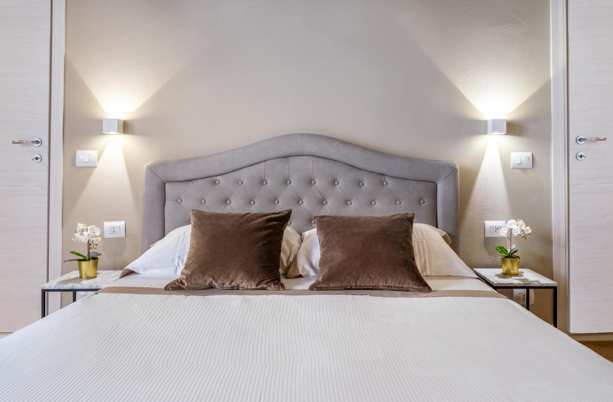 Santa Croce Luxury Suite - Dolcevita Holiday ฟลอเรนซ์ ภายนอก รูปภาพ
